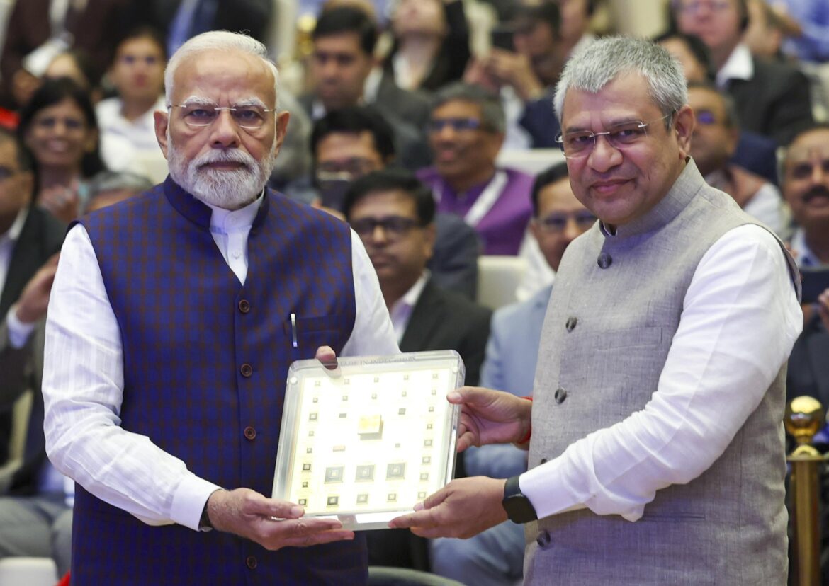 India Unveils First Fully Indigenous 32-bit Chip ‘Vikram’ Built by ISRO